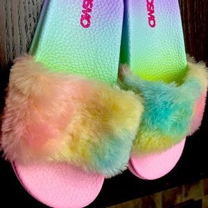 Girls fluffy sandals